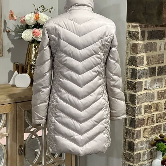 Kenneth Cole Women’s Faux-Fur-Trim Hooded Puffer Coat in the Size Small - Picture 14 of 14